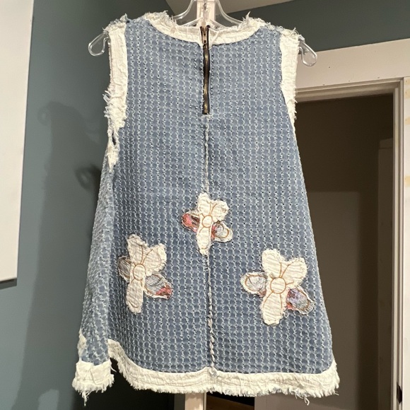 Floral Embroidered Blue Sleeveless Top - Picture 3 of 4